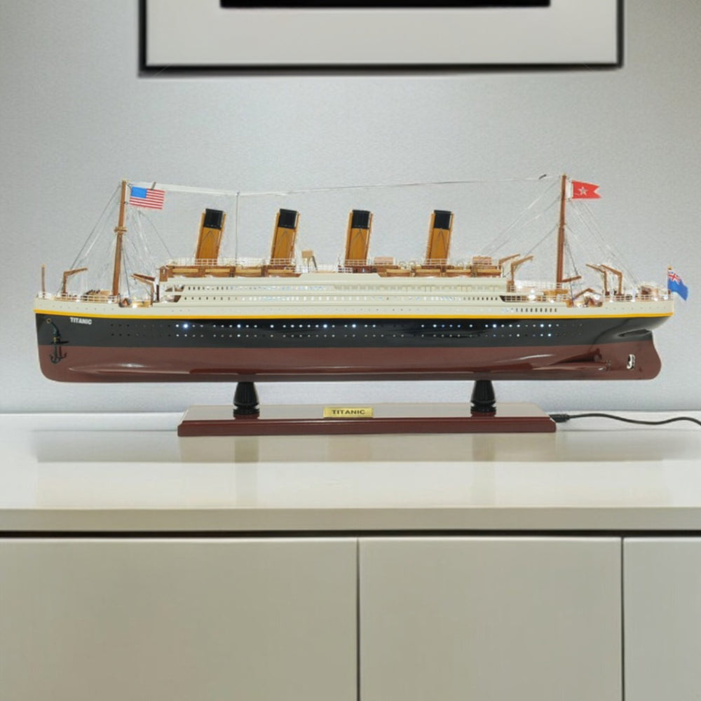 Homeroots 13" Black And White Solid Wood Hand Painted 1912 Rms Titanic Lights Model Boat  Solid Wood 401894