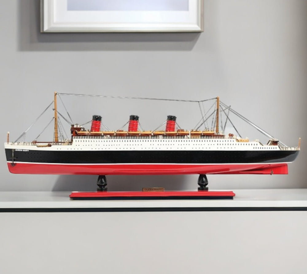 Homeroots 9" Black And Red Solid Wood Hand Painted Ss United States 1952 Model Boat  Solid Wood 401895