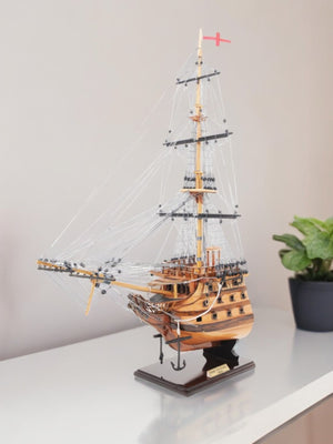 Homeroots 29" Wood Brown Hms Victory Bow Section Hand Painted Decorative Boat  Solid Wood 401911