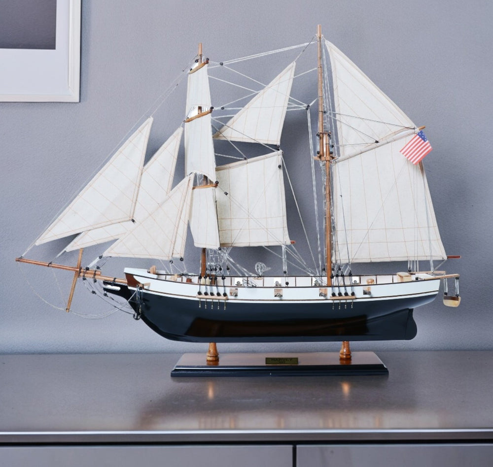 Homeroots 26" Black And White Solid Wood Hand Painted P-oxybis(Benzenesulfonyl Hydrazide) Model Boat  Solid Wood 401914