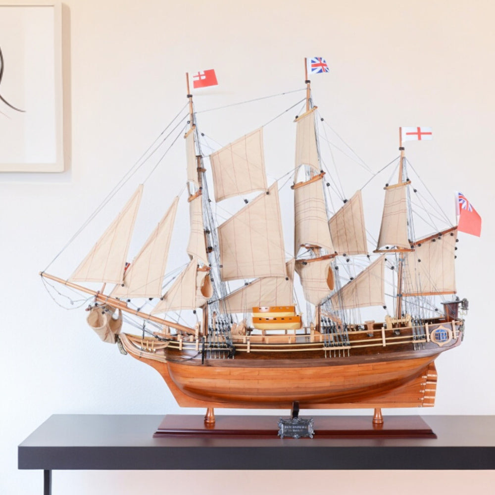 Homeroots 30" Wood Brown Solid Wood Hand Painted Hms Bounty 1787 Model Boat  Solid Wood 401953