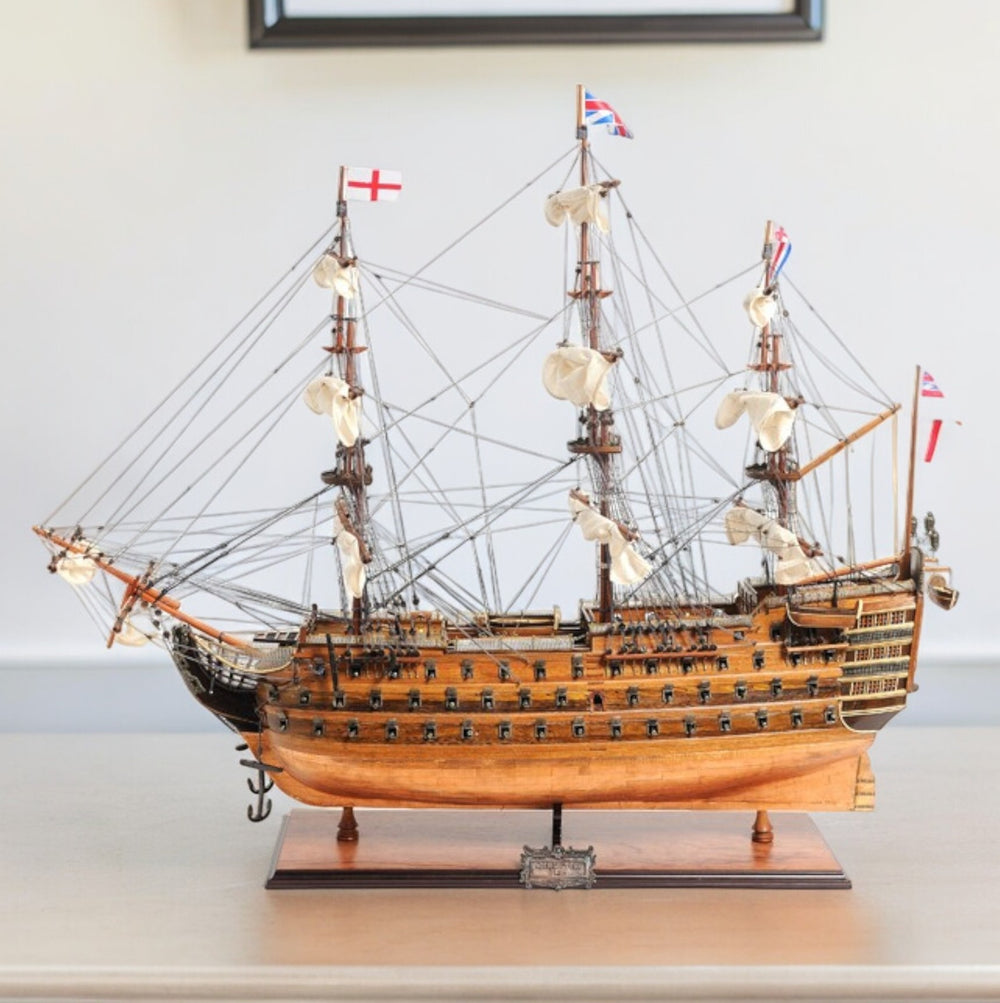 Homeroots 32" Wood Brown Solid Wood Hand Painted Hms Victory Copper Bottom Model Boat  Solid Wood 401973