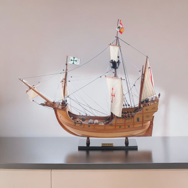 Homeroots 26" Wood Brown Hand Painted Sculpture  Solid Wood 401985