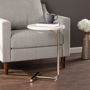 HomeRoots 23" Gold and White Round End Table - Modern Accent Table for Small Spaces, Chic Design and Versatile Use 402278