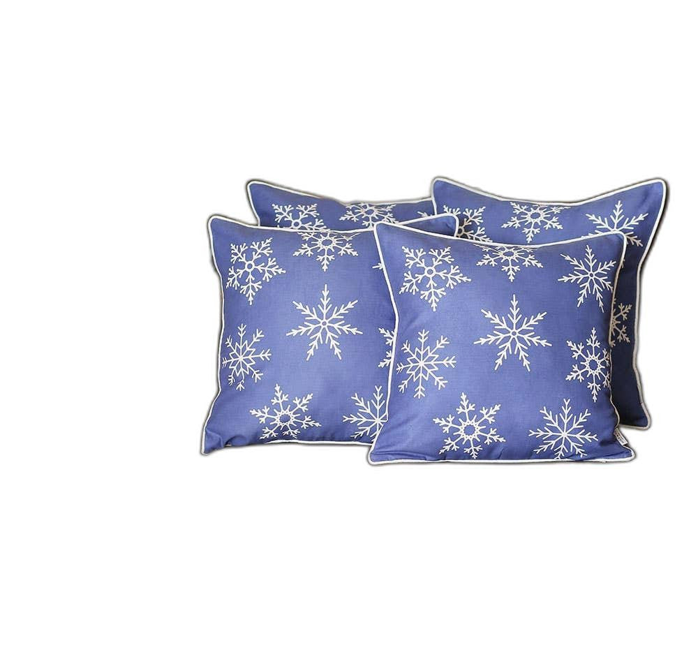 Homeroots Set Of 4 Blue And White Snowflakes Throw Pillows   402353