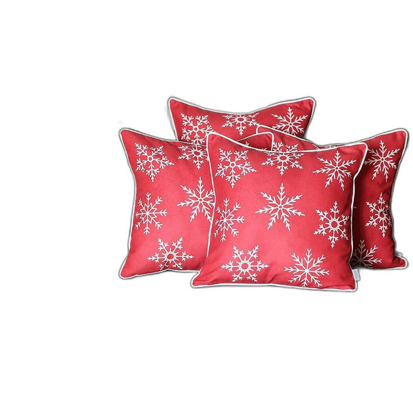 Homeroots Set Of 4 Red And White Snowflakes Throw Pillows   402354