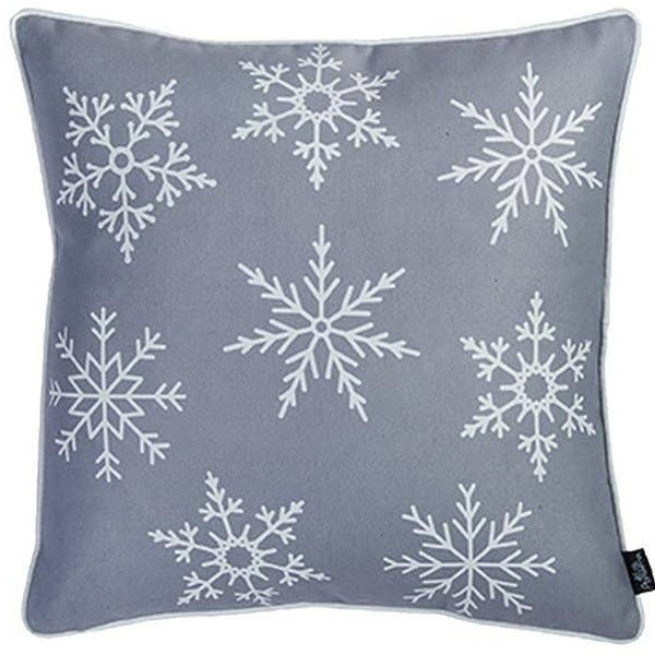 Homeroots Set Of 4 Gray And White Snowflakes Throw Pillows   402355