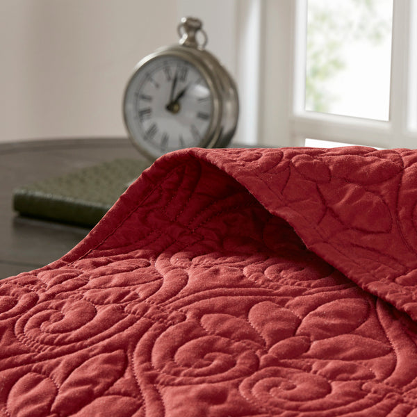 English Elm Reversible Madison Park Quebec King Bedspread Set with Quilted Texture, Oversized Drape and Antimicrobial Freshness Protection Red 17.72 L x 15.35 W x 7.87 H B03597457
