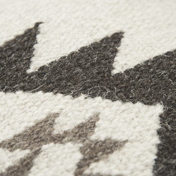 Homeroots Cream Beige Classic Ikat Pattern Throw Pillow   403327