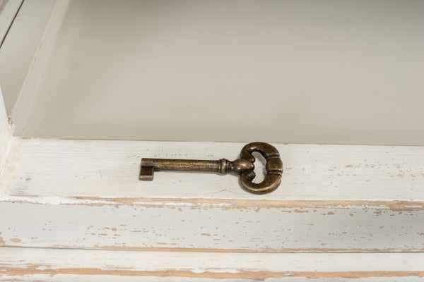 Sarreid Tower Bookcase - Stylish Antiqued White Finish With 4 Removable Shelves And Lock & Key For Security Ivory  40376