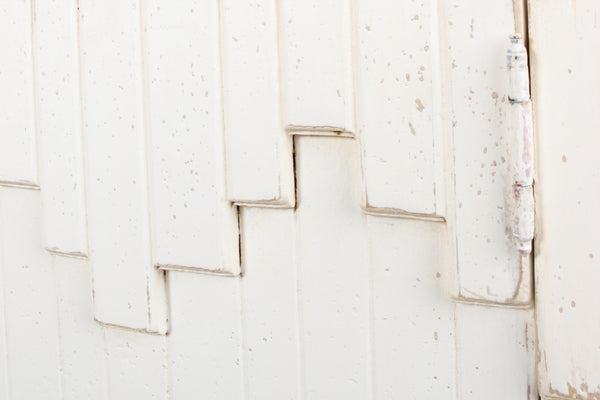 Sarreid Aztec Sideboard On Stand - Chic Whitewash Finish With 2 Removable Shelves For Stylish Storage White  40383