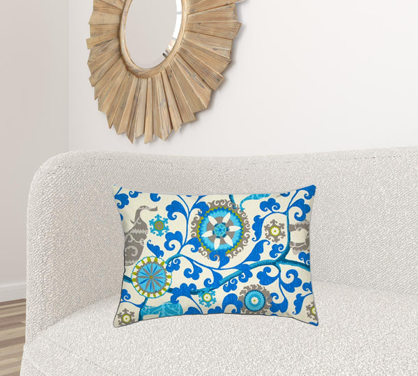 Homeroots 18" X 18" Gray And White Blown Seam Solid Color Throw Indoor Outdoor Pillow  Uv Protected Polyester 409596