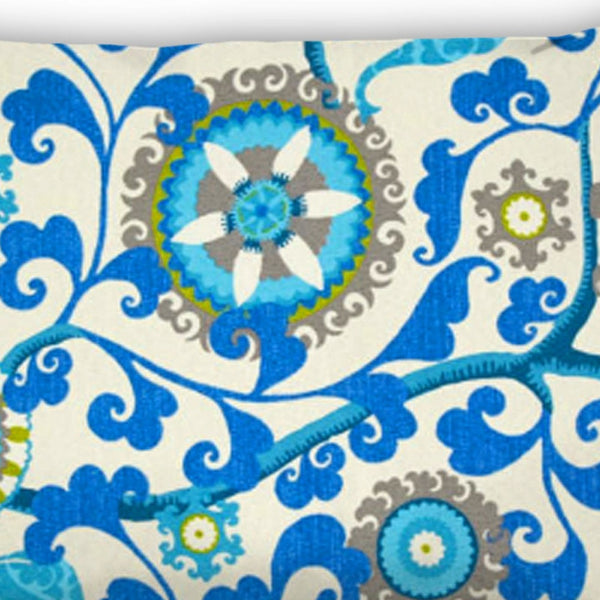 Homeroots 18" X 18" Gray And White Blown Seam Solid Color Throw Indoor Outdoor Pillow  Uv Protected Polyester 409596