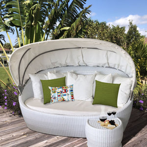 Homeroots 18" X 18" Red And Green Blown Seam Solid Color Throw Indoor Outdoor Pillow  Uv Protected Polyester 409669