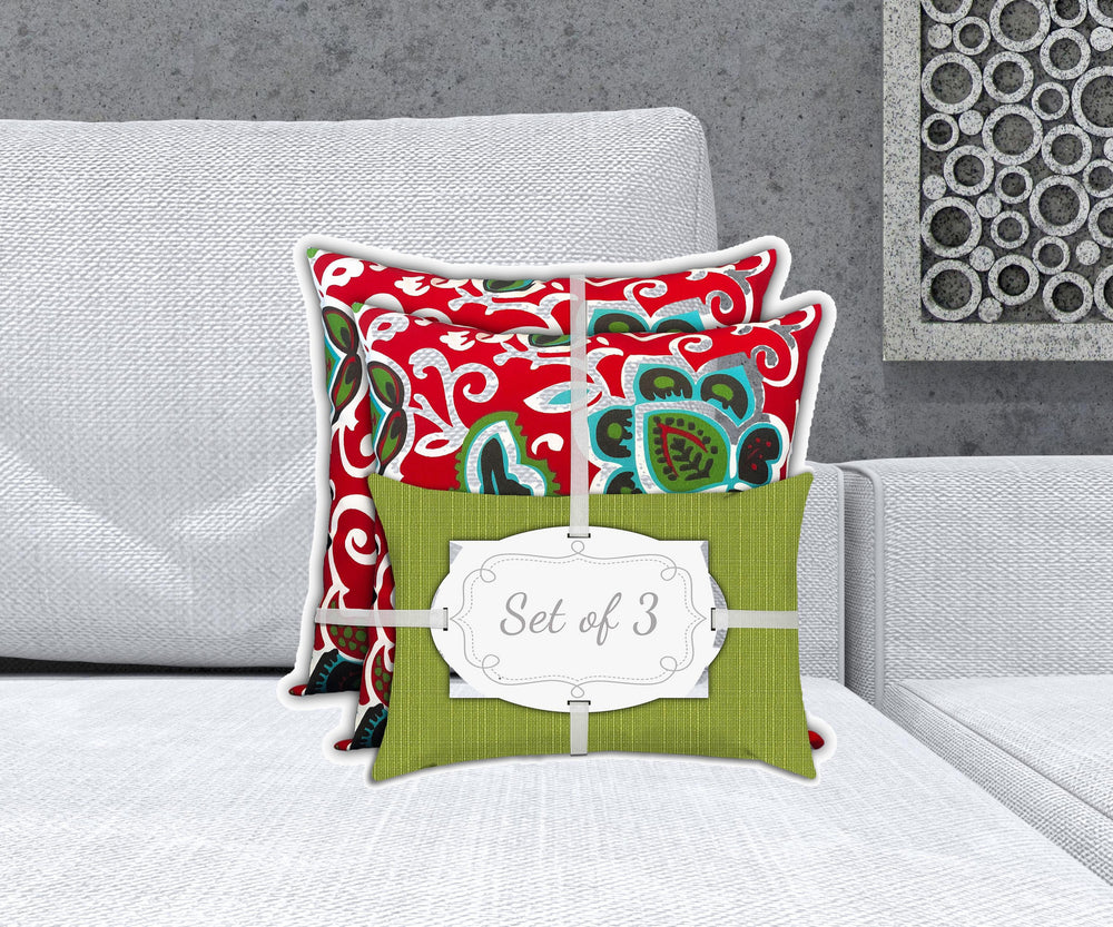 Homeroots 18" X 18" White And Red Zippered Paisley Throw Indoor Outdoor Pillow   409684