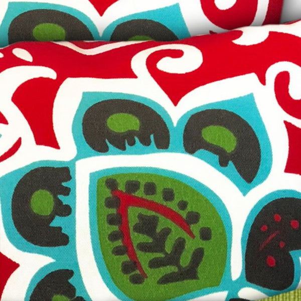 Homeroots 18" X 18" White And Red Zippered Paisley Throw Indoor Outdoor Pillow   409684