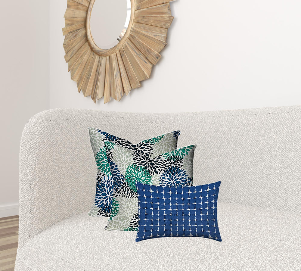 Homeroots 20" X 20" Blue And White Zippered Floral Throw Indoor Outdoor Pillow  100% Polyester 409998