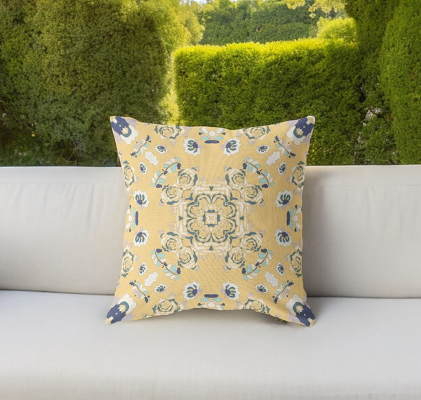 Homeroots 26” Yellow Navy Wreath Indoor Outdoor Zippered Throw Pillow   411253