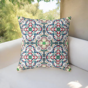 Homeroots 26" Green White Cloverleaf Indoor Outdoor Throw Pillow   411827