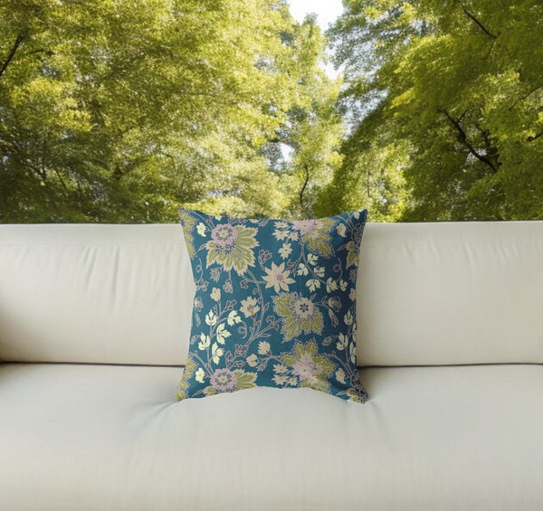 Homeroots 28” Teal Green Jacobean Indoor Outdoor Throw Pillow   412310