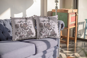 Homeroots 28” Gray White Wildflower Indoor Outdoor Throw Pillow   412615