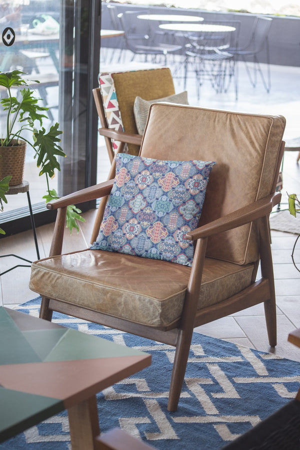 Homeroots 26” Turquoise Red Trellis Indoor Outdoor Zippered Throw Pillow   412776