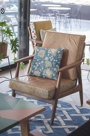 Homeroots 26” Teal Green Jacobean Indoor Outdoor Zippered Throw Pillow   412808