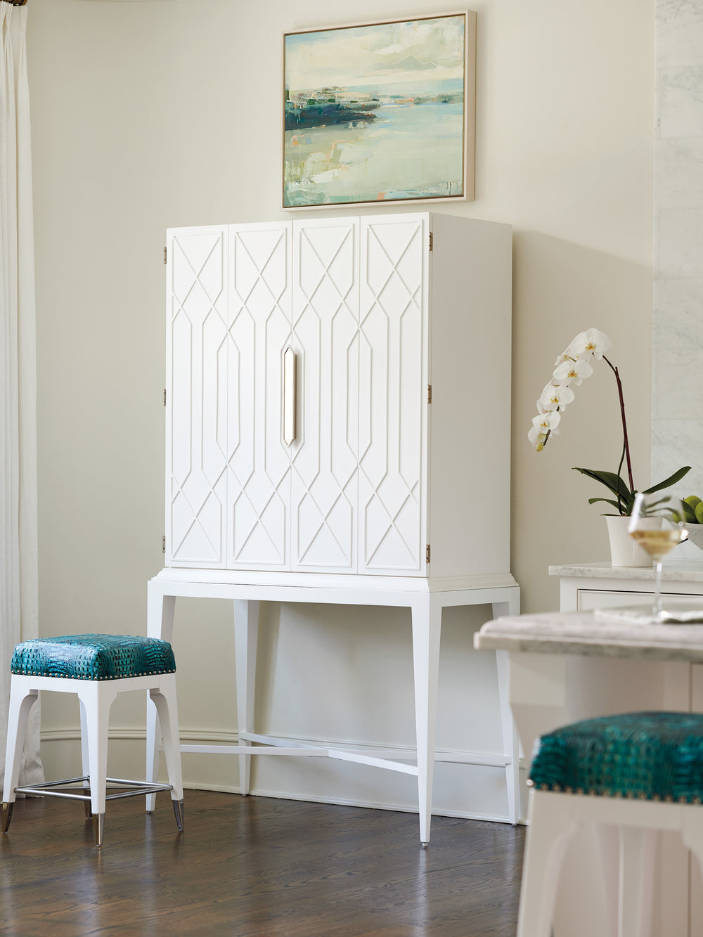 Lexington Elmhurst Bar - Modern Elegance With Geometric Fretwork, Led Lighting, Adjustable Shelves & Storage Alabaster  415-961c