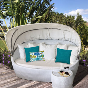 Homeroots Set Of Three 18" X 18" Green And White Blown Seam Solid Color Throw Indoor Outdoor Pillow  Uv Protected Polyester 416542