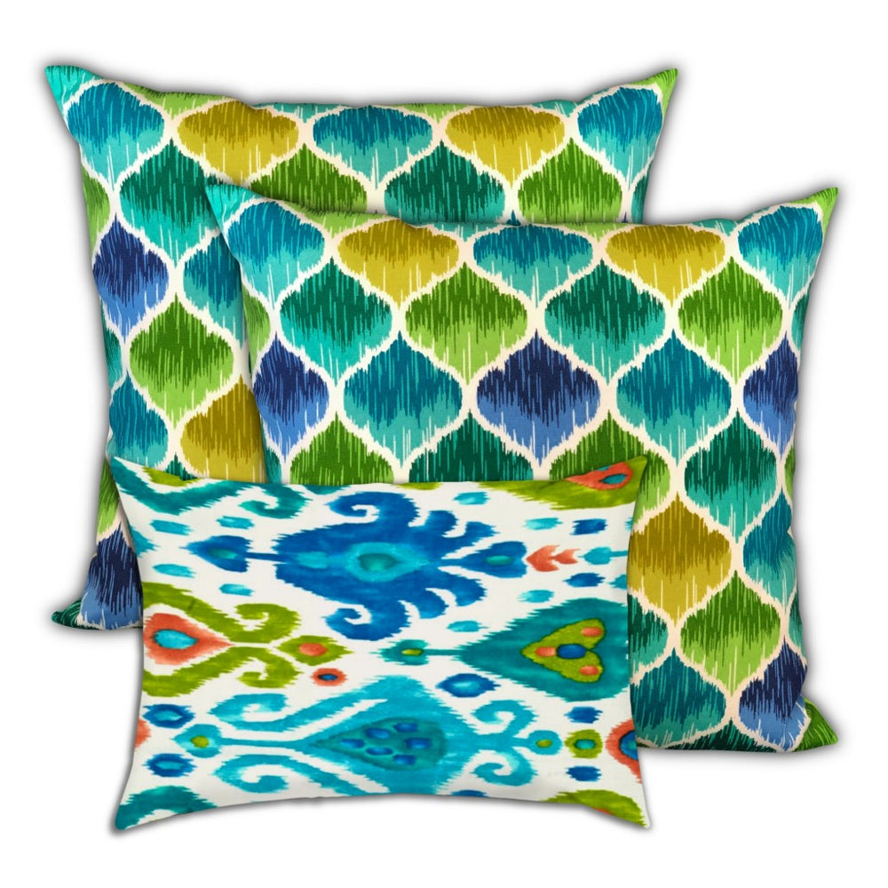 Homeroots Set Of Three 18" X 18" Green And White Blown Seam Quatrefoil Throw Indoor Outdoor Pillow  Uv Protected Polyester 416551