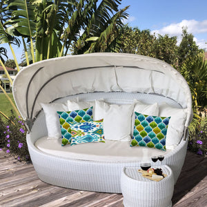 Homeroots Set Of Three 18" X 18" Green And White Blown Seam Quatrefoil Throw Indoor Outdoor Pillow  Uv Protected Polyester 416551