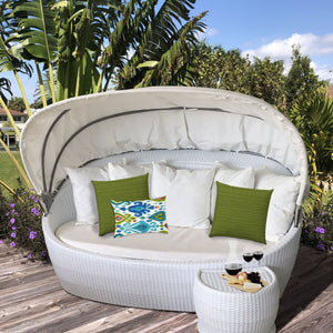 Homeroots Set Of Three 18" X 18" Green And White Zippered Solid Color Throw Indoor Outdoor Pillow  Uv Protected Polyester 416802