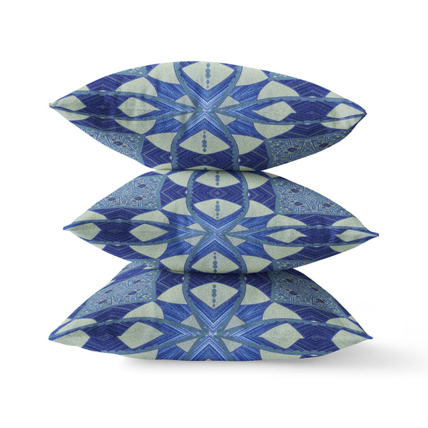 Homeroots 26" X 26" Dark Blue Zippered Geometric Indoor Outdoor Throw Pillow   417510