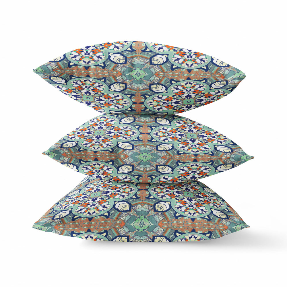 Homeroots 26" X 26" Green Zippered Geometric Indoor Outdoor Throw Pillow Cover & Insert   417695