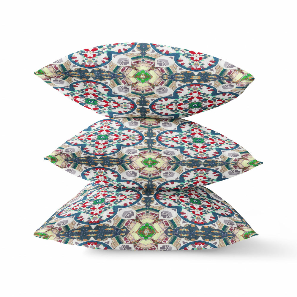 Homeroots 26" X 26" Green And White Zippered Geometric Indoor Outdoor Throw Pillow Cover & Insert   417699