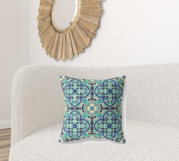 Homeroots 20"X20" Aquamarine Microsuede Quatrefoil Zippered Pillow   417945
