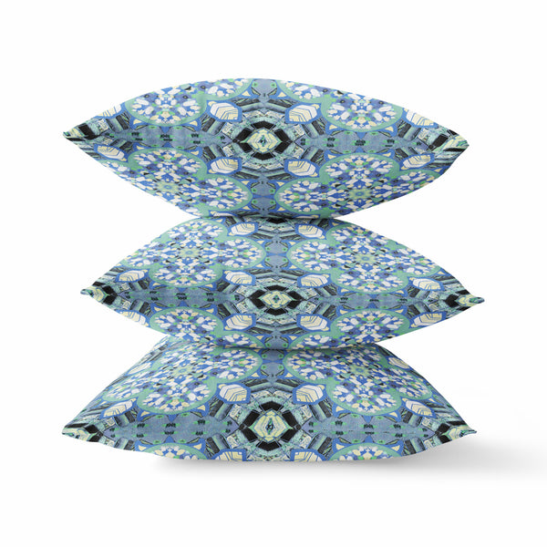 Homeroots 20"X20" Blue And Green Microsuede Quatrefoil Zippered Pillow   417957