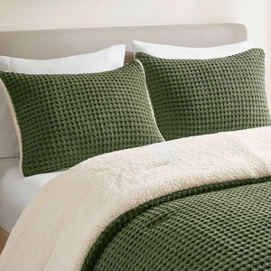 English Elm 3-Piece Queen Coverlet Set Matelassé Elegance with Two Shams — Soft Polyester-Rayon Texture, Durable Comfort Olive 20.47 L x 13.78 W x 12.2 H B035P381298