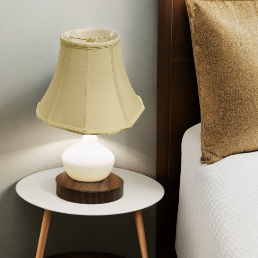 Homeroots 16" Antique White Octagon Monay Shantung Lampshade  Monay Shantung Silk 469552