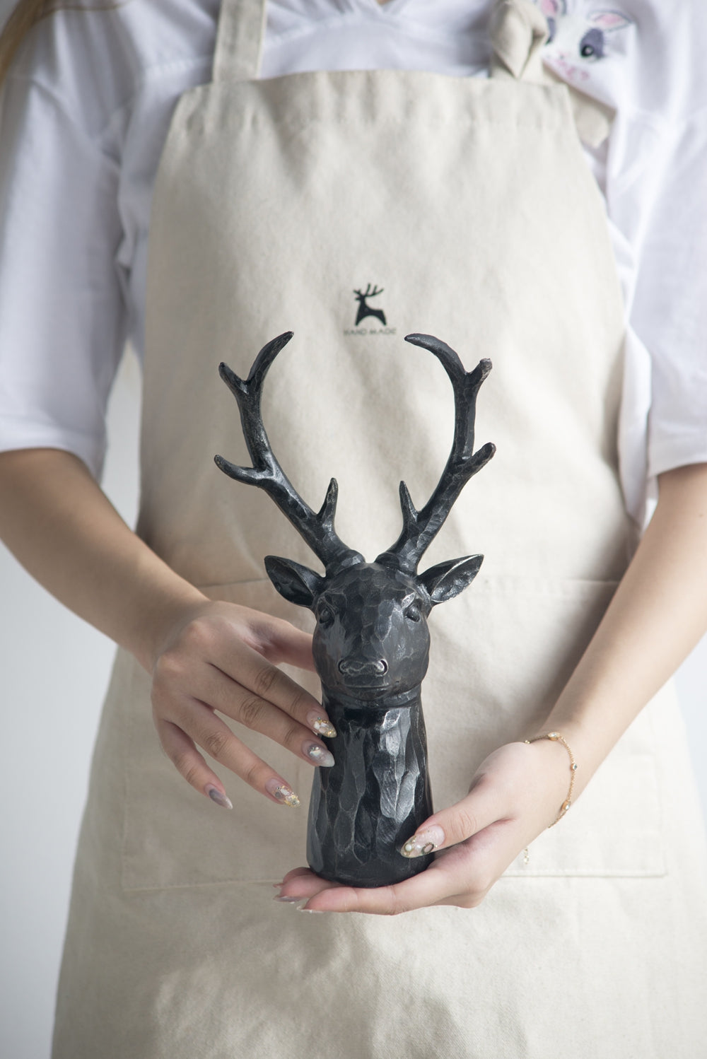 English Elm 6x4x11" Darby 8-Point Deer Head Statue — Distressed Black Resin Lodge Accent, Rustic Wood-Look Decor W2078P281357