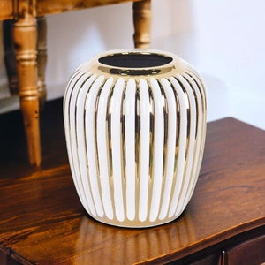 Homeroots 9" White And Gold Ceramic Striped Round Table Vase  Ceramic 470381