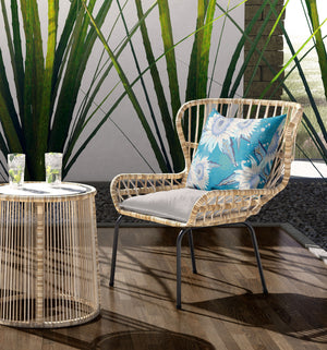 Homeroots 28" X 28" Blue Aqua And White Broadcloth Floral Throw Pillow   470962