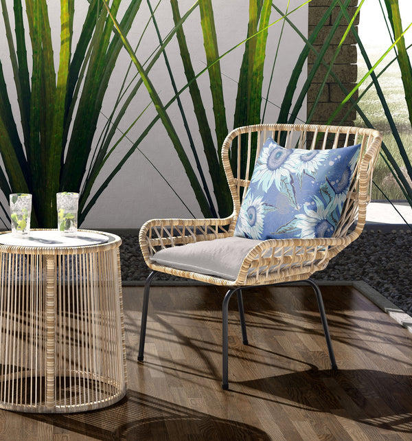 Homeroots 28" X 28" Blue And White Broadcloth Floral Throw Pillow   470967