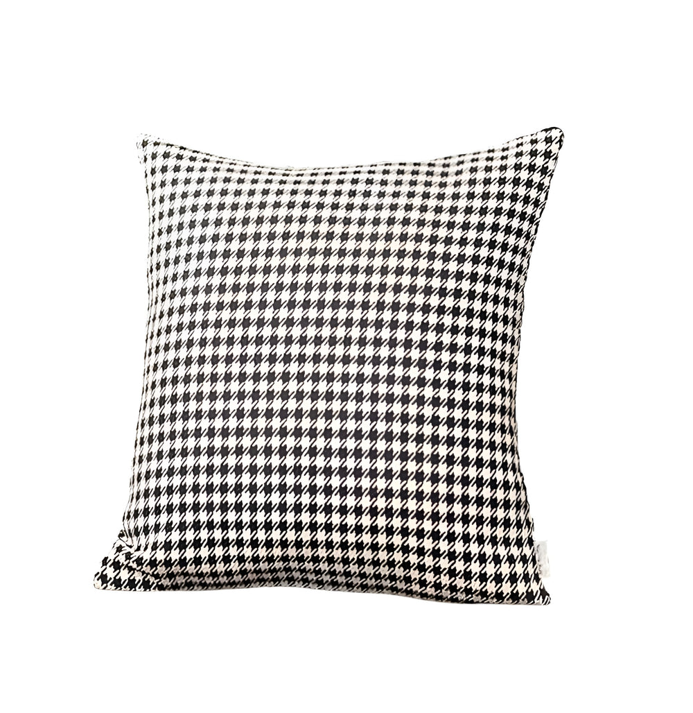 Homeroots Set Of Two 18" Black And White Houndstooth Fabric Throw Pillows   471713