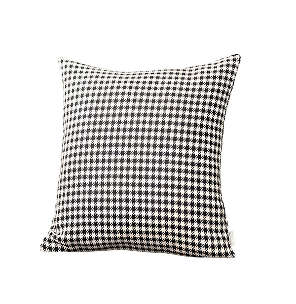 Homeroots Set Of Two 18" Black And White Houndstooth Fabric Throw Pillows   471713