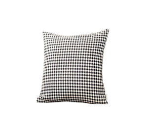 Homeroots Set Of Four 18" Black And White Houndstooth Fabric Throw Pillows   471828