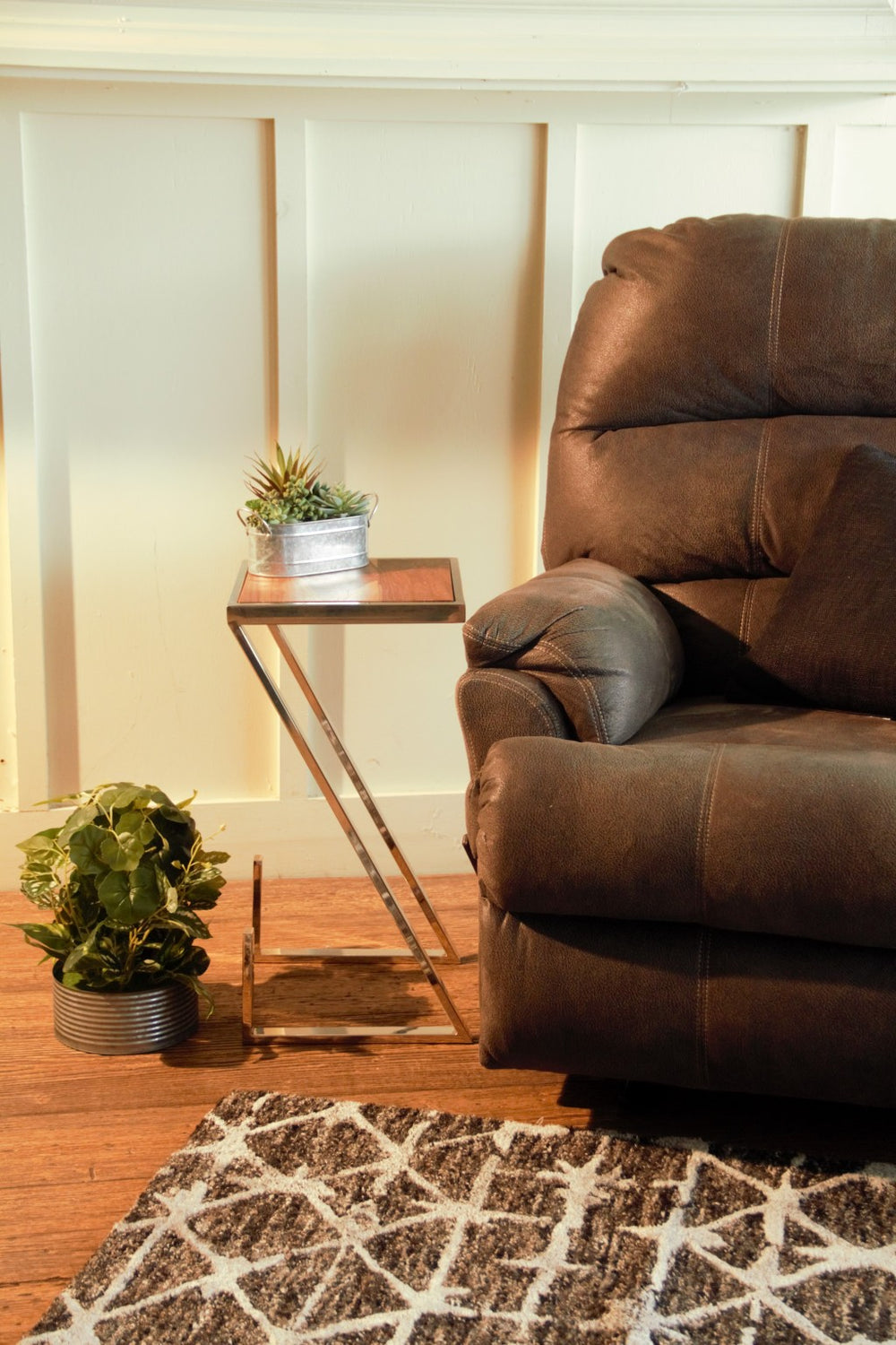 Homeroots Stylish Asymmetrical Wood And Metal Z Shaped Side Table   471988