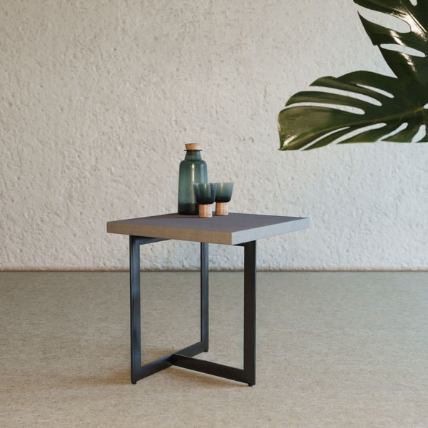 Homeroots Asymmetric Metal And Concrete End Table   473143