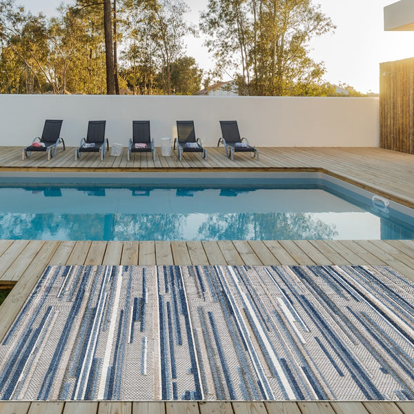 Homeroots 7' X 9' Blue Abstract Stain Resistant Indoor Outdoor Area Rug  Uv,Treated Polypropylene 473662