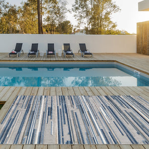 Homeroots 8’ Round Blue Abstract Striped Indoor Outdoor Area Rug  Uv,Treated Polypropylene 473663